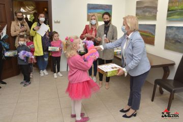 WRĘCZENIE NAGRÓD LAUREATOM XI EDYCJI KONKURSU "MOJA MAMA"