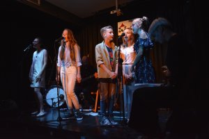 Koncert uczestników Kreatywnych Warsztatów Wokalnych pod kierunkiem Kasi Stanek