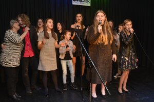 Koncert uczestników feryjnych warsztatów wokalnych pod kierunkiem Grażyny Łobaszewskiej i Andrzeja Wolskiego