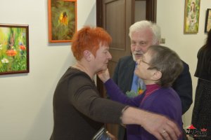 Foto relacja z wernisażu wystawy malarstwa pt. "DEKADA POSZUKIWAŃ" , autorstwa Danuty Krystyny Piętki.