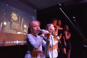 ANIELSKIE PODSZEPTY - wystawa oraz Koncert DOBREGO ROKU w wykonaniu wokalistów Zameczkowego Studia Piosenki - fotorelacja