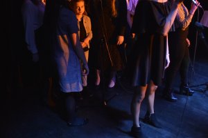 Koncert uczestników feryjnych warsztatów wokalnych pod kierunkiem Grażyny Łobaszewskiej i Andrzeja Wolskiego